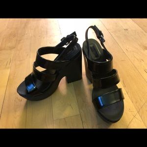 Black chunk platforms